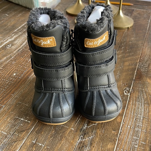 NWT Baby/Toddler Cat and Jack Snow Boots Size 5 - Picture 4 of 5